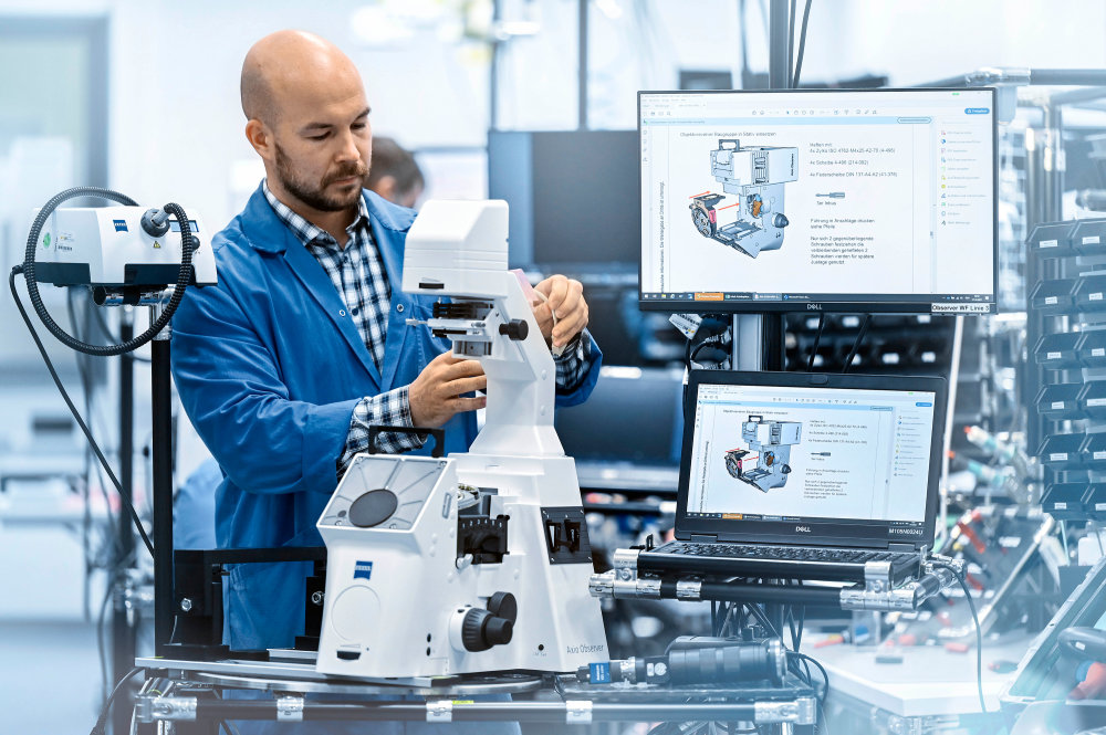 Preview image of The microscope platform ZEISS Axio Observer is assembled in several stages on the production line.