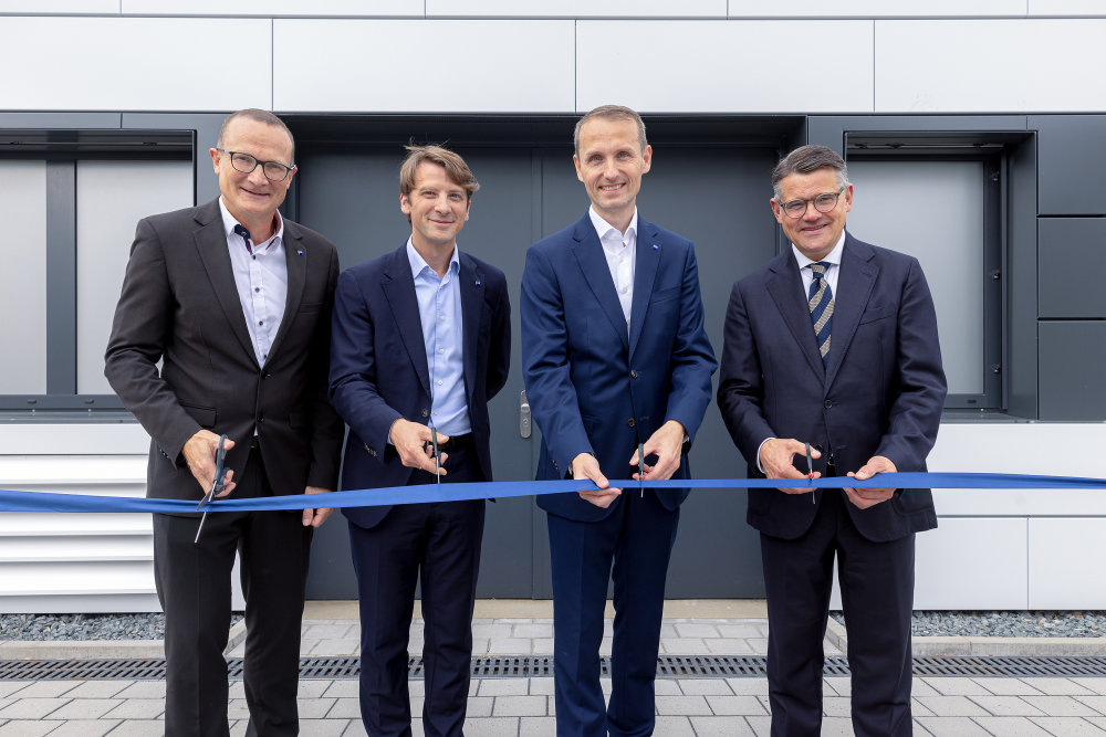 Vorschaubild von Eröffnung Reinraum Rossdorf Banddurchschnitt
