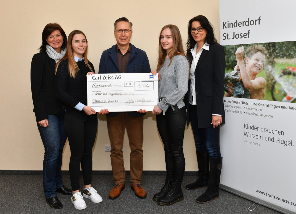 Vorschaubild von Spendenübergabe der ZEISS Juniorenfirma an das Kinder- und Jugenddorf St. Josef in Bopfingen