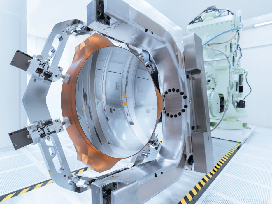 Preview image of ZEISS mirror for High-NA-EUV lithography