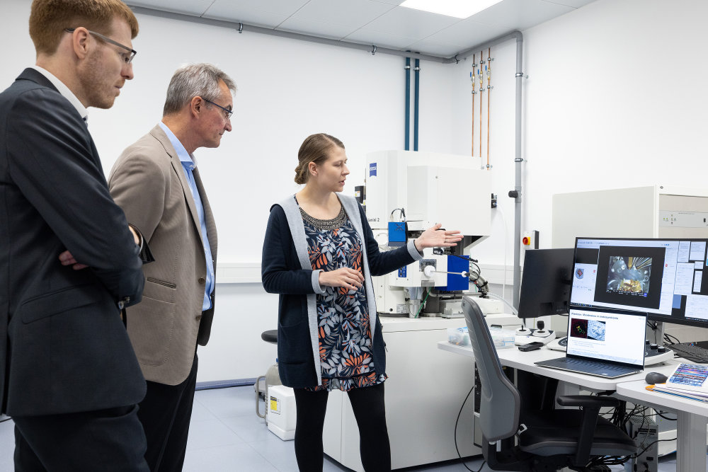 Preview image of Zeiss Signing Ceremony Imaging Centre EMBL