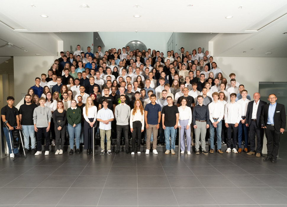 Vorschaubild von 156 junge Menschen beginnen eine Ausbildung oder ein duales Studium bei ZEISS.