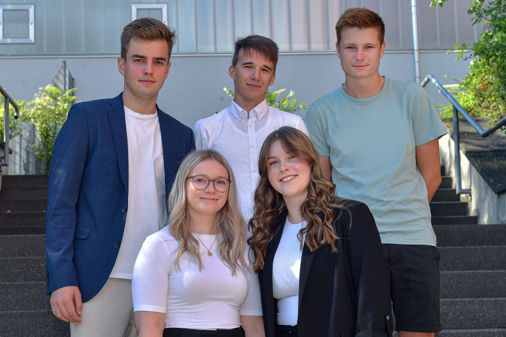 Vorschaubild von Fünf duale Studierende starten ihr dreijähriges Studium bei ZEISS in Jena.