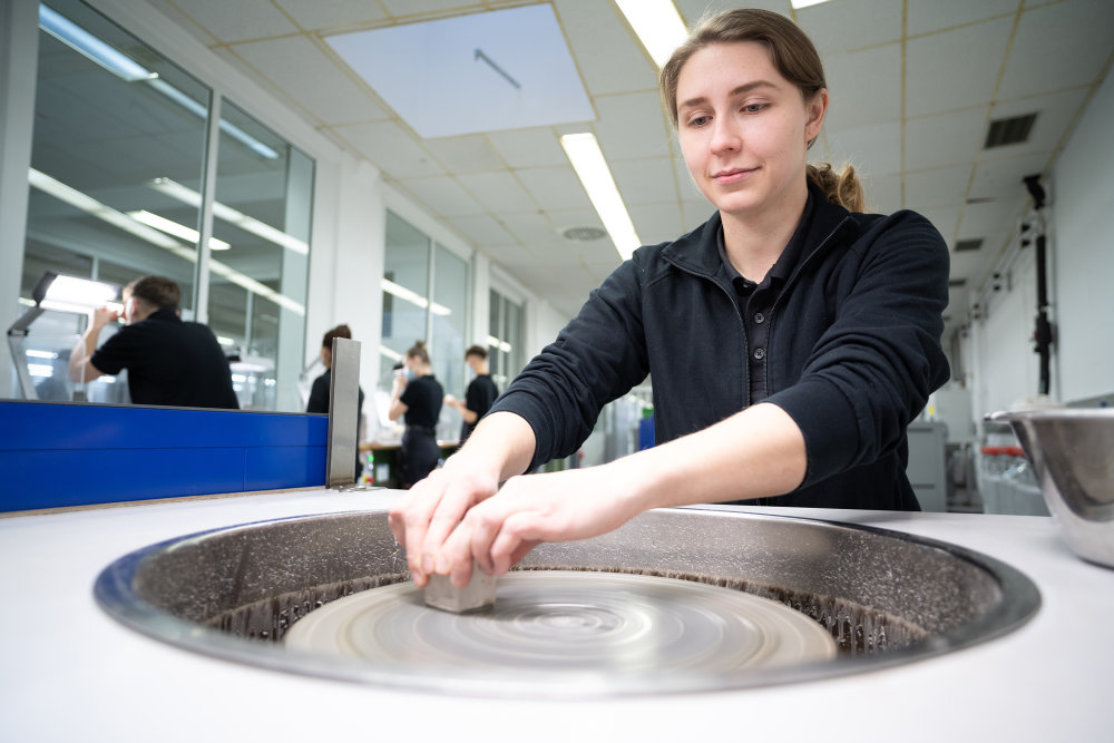 Vorschaubild von Laura Bretschneider startete im September ihre Ausbildung zur Feinoptikerin