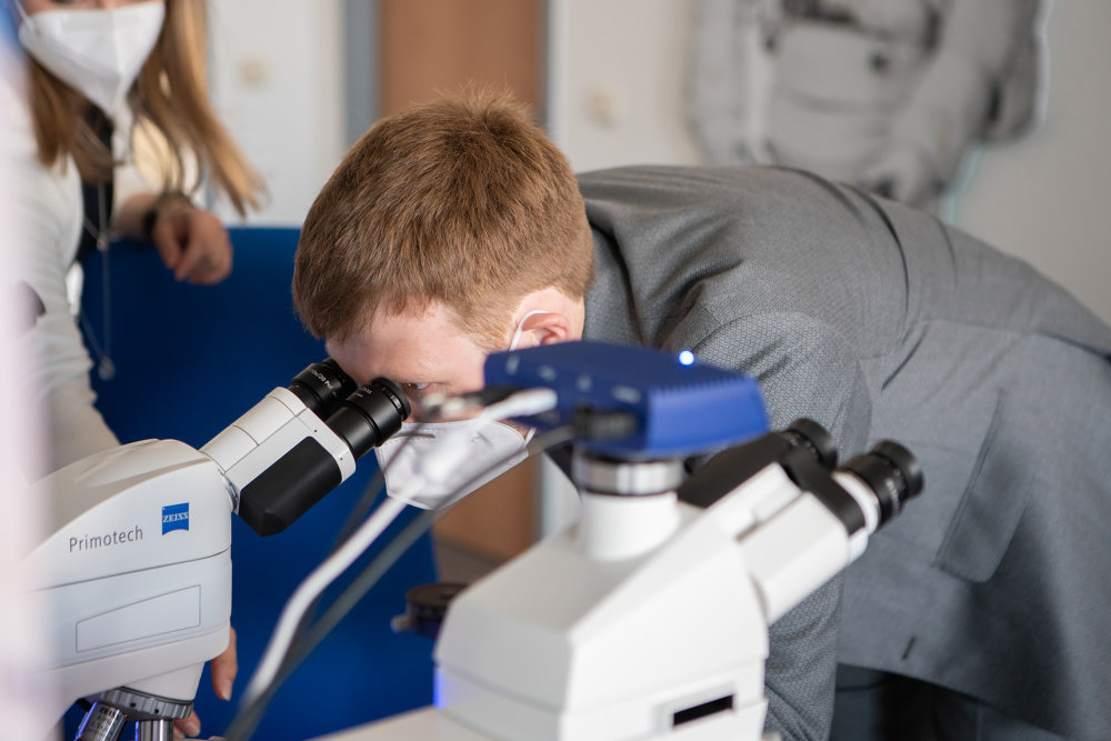 Vorschaubild von ZEISS Mikroskope für das DLR_School_Lab in Jena
