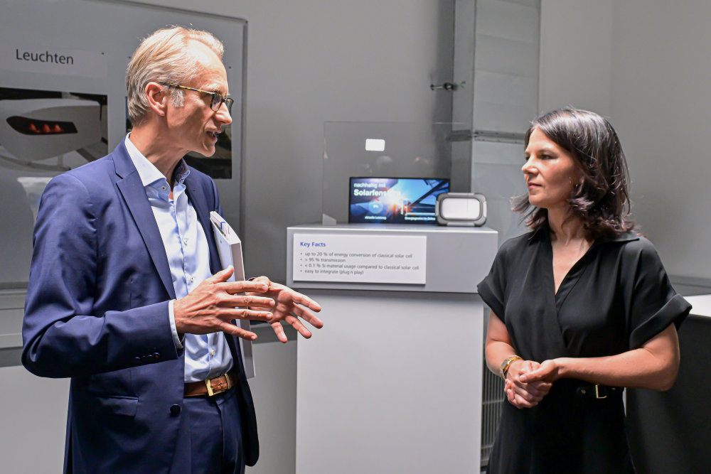 Vorschaubild von ZEISS begrüßt Bundesaußenministerin Baerbock am Standort Jena