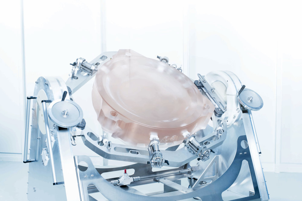 Preview image of ZEISS mirror for the next EUV generation, High NA