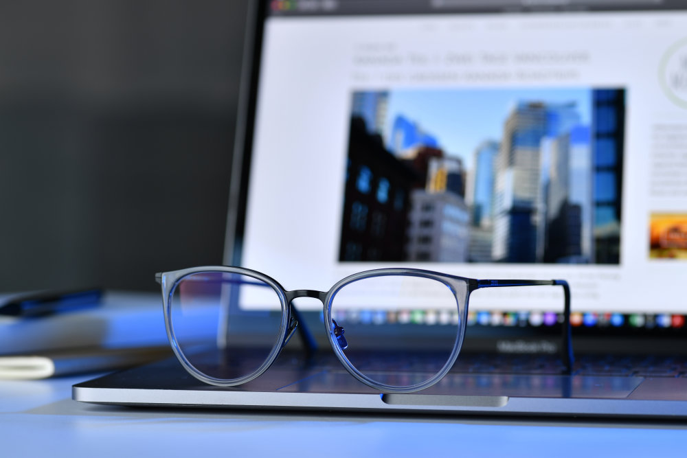 Preview image of Blue light protection with eyeglass lenses